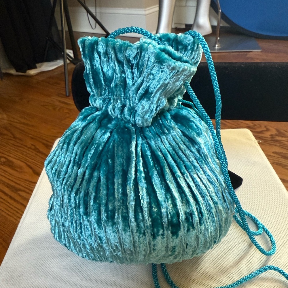Venetia Stvdivm  pleated silk delphos evening bag - Picture 3 of 12